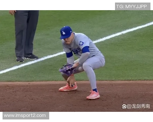 瓦妮莎携女儿观赛道奇不敌对手MLB世界大赛G4令人惋惜