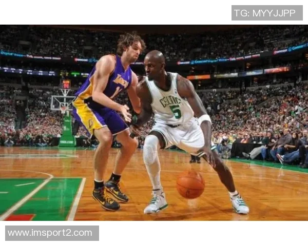 加内特力挺保罗加盟火箭称他仍能为其他球队带来价值 加内特力挺保罗加盟火箭称他仍能为其他球队带来价值