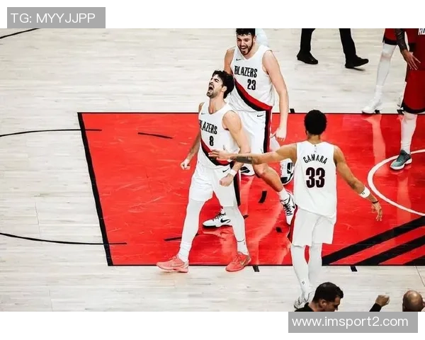 阿夫迪亚首节火力全开6投4中三分命中2个轻松拿下12分3篮板