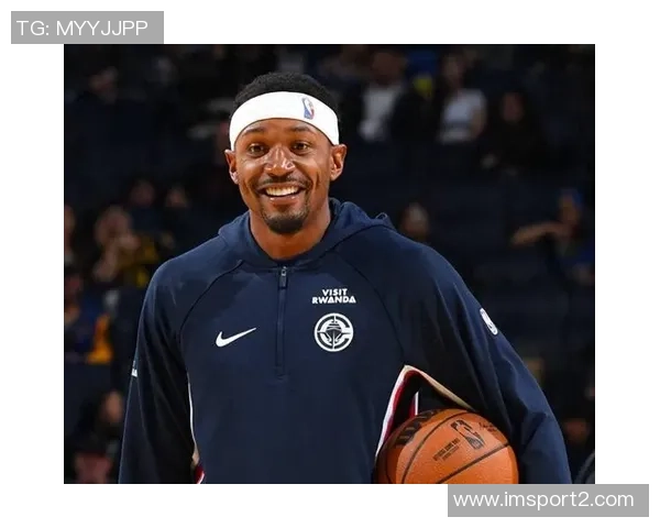 快船官方确认比尔因背部不适明日对阵开拓者出战存疑