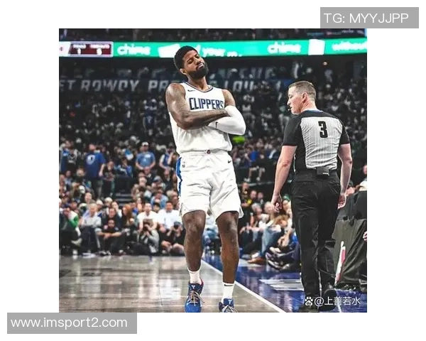 保罗掌舵经验丰富助攻8次虽无得分但贡献3篮板3抢断表现出色